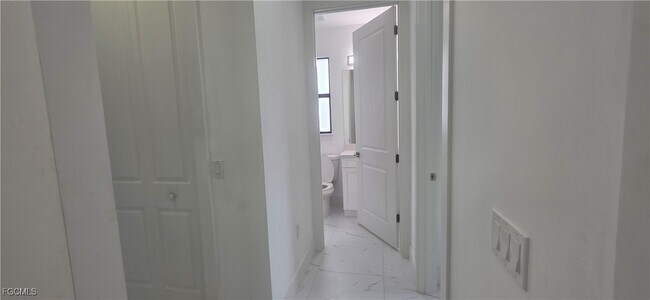 Building Photo - 927 Chenault St