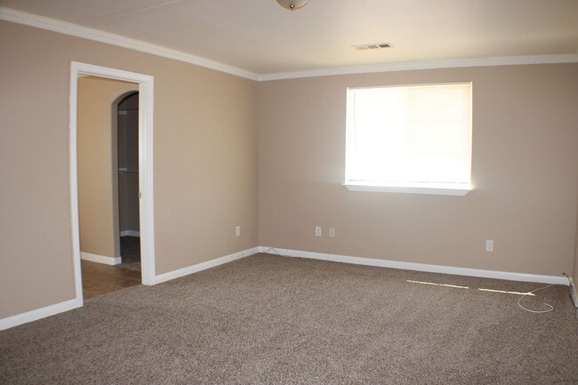 Building Photo - 8144 Fernwood Ave