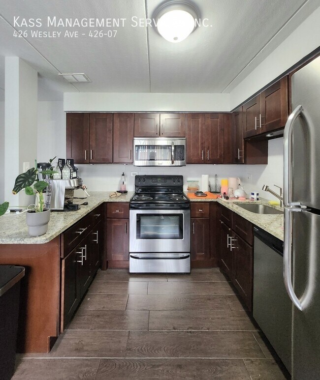 Building Photo - 426 Wesley Ave