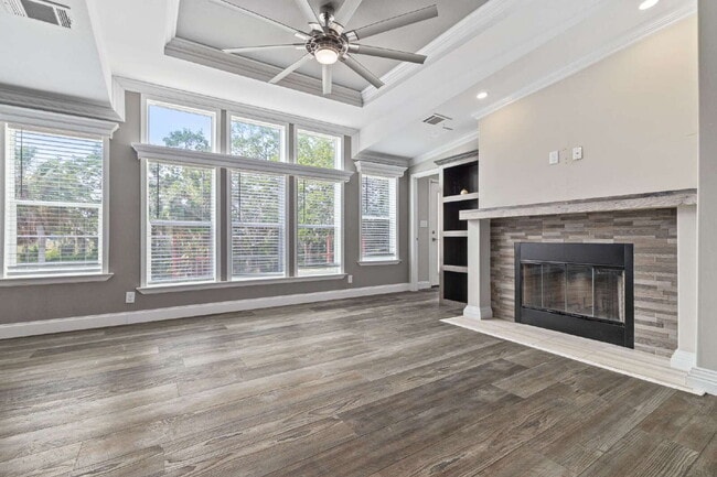 Building Photo - "Spacious 4-Bedroom Retreat with 3400 Sq F...