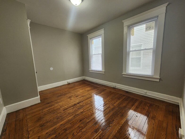 Building Photo - 121 Greenwood St