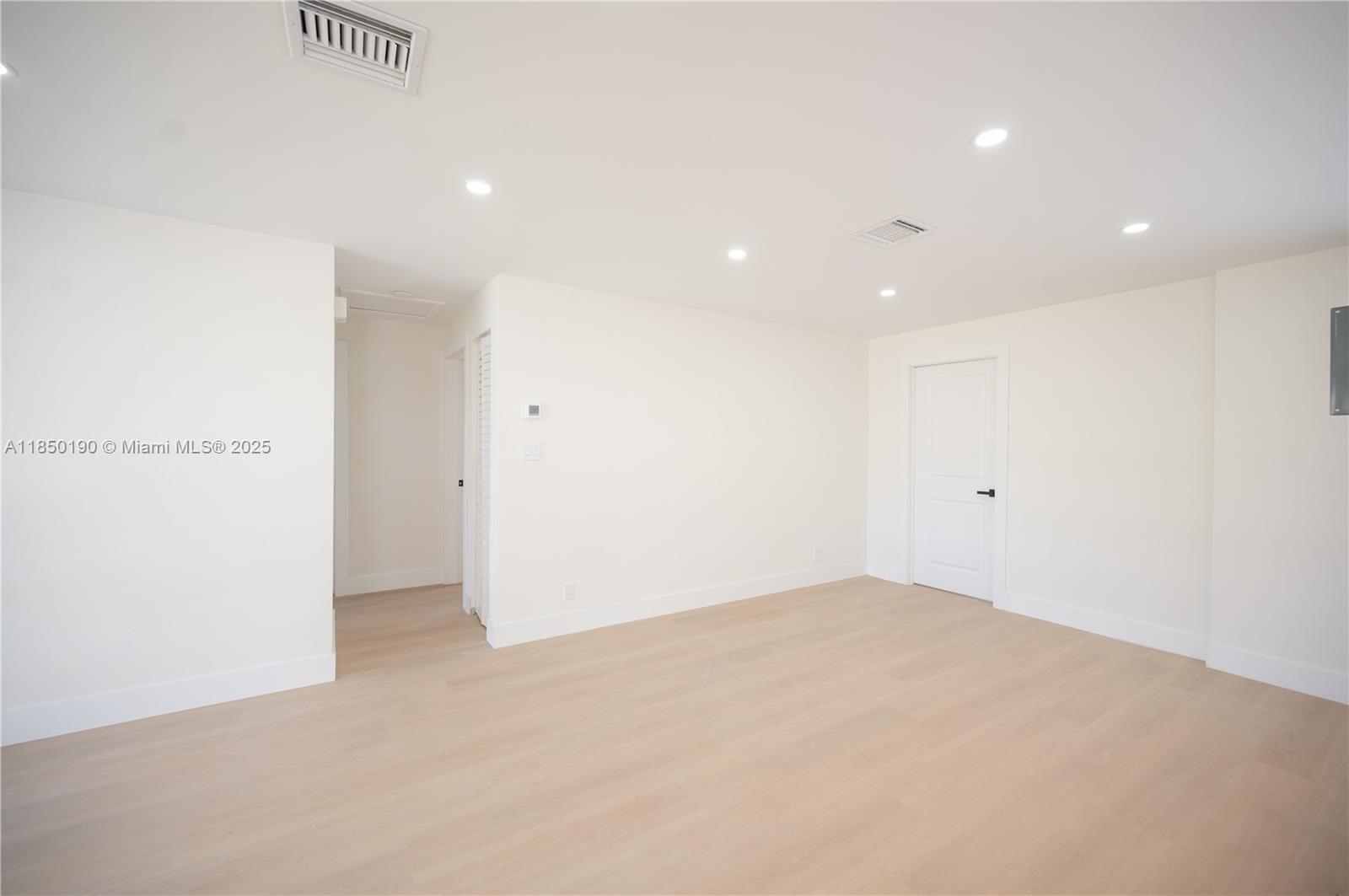 Building Photo - 3751 NE 17th Ave