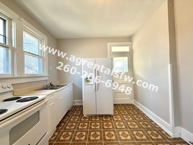 Building Photo - 907 Lincoln Ave