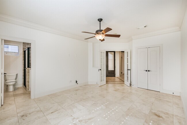 Building Photo - 407 W Bell St