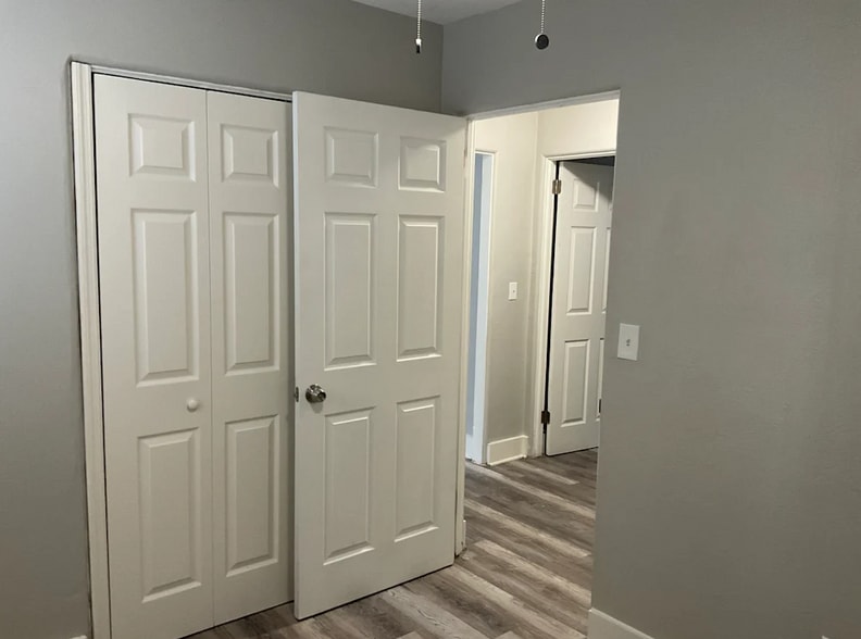 Building Photo - 431 Iris Rd