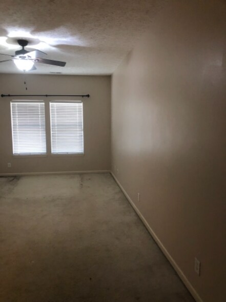 Building Photo - 3730 Tesla Dr