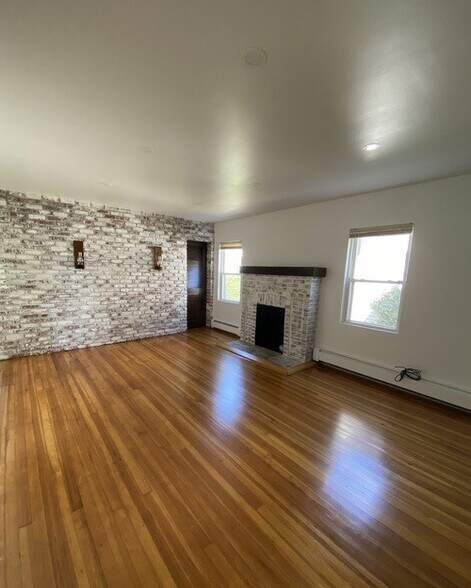 Building Photo - 10 Tollgate Ct