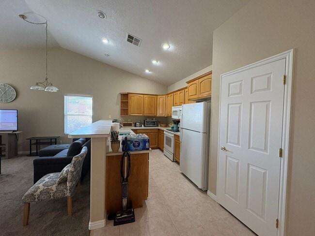 Building Photo - Cute townhome for rent