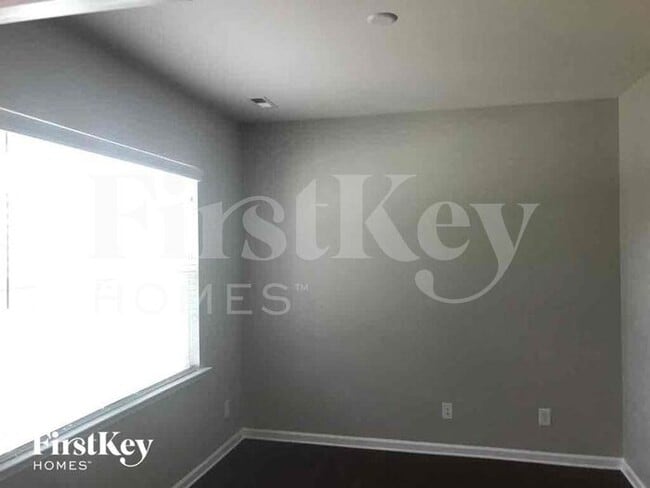 Building Photo - 112 Eden Ave