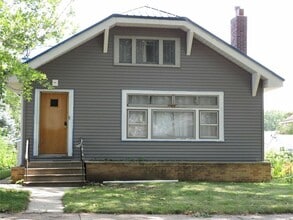 Building Photo - 817 Western Ave