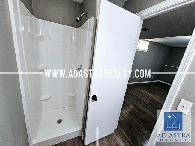 Building Photo - Updated 3 Bed 2 Bath Home in Kansas City-Coming SOON!!