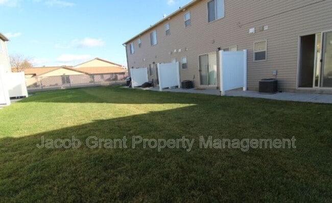 Building Photo - 1580 N Stevens Dr