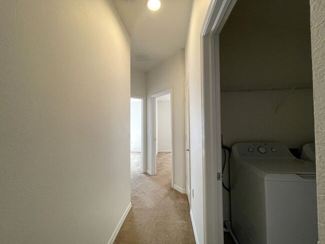 Building Photo - 3/2.5 Townhome in Pinellas Park Available Immediately