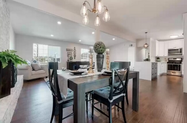 Building Photo - 5 Bedroom Updated Clairemont Home (Perfect...