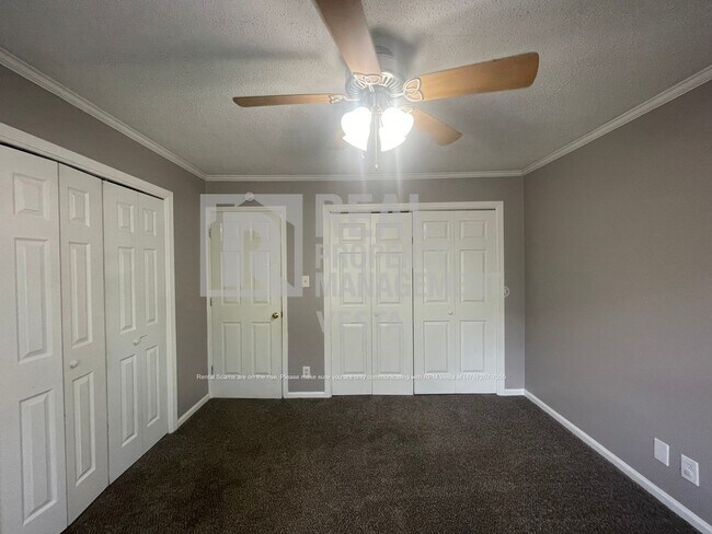 Building Photo - 160 N Springs Ct