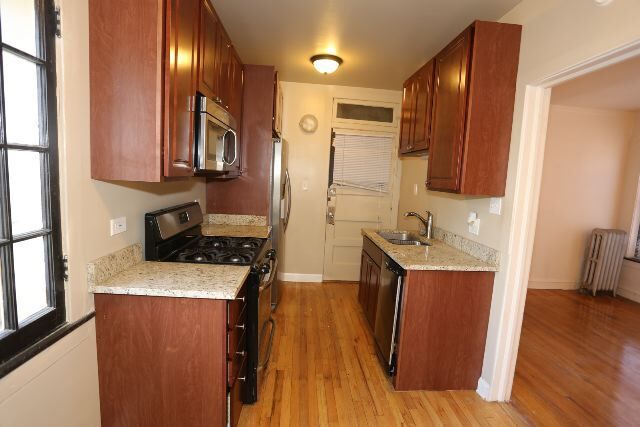 Building Photo - 2208 W Ainslie