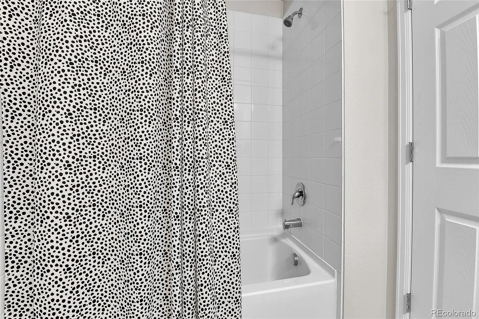 Building Photo - 6459 N Dunkirk St