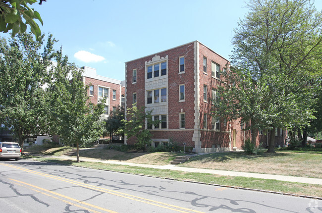 Primary Photo - Windsor Arms Apartments