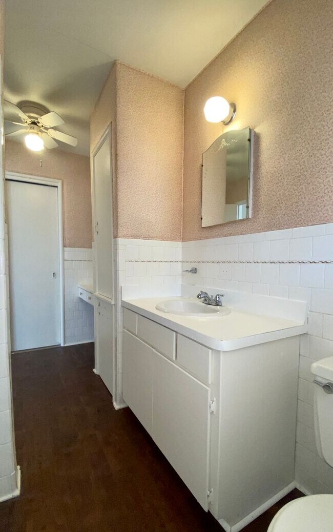Building Photo - Arlington Heights Cottage