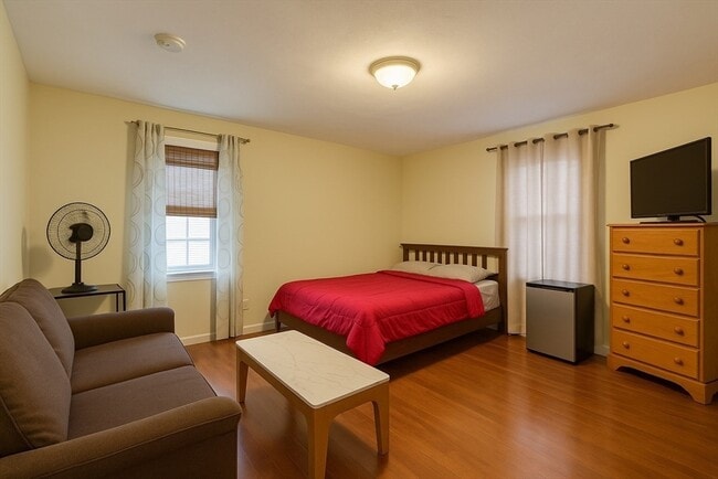 Building Photo - 9 Summer St