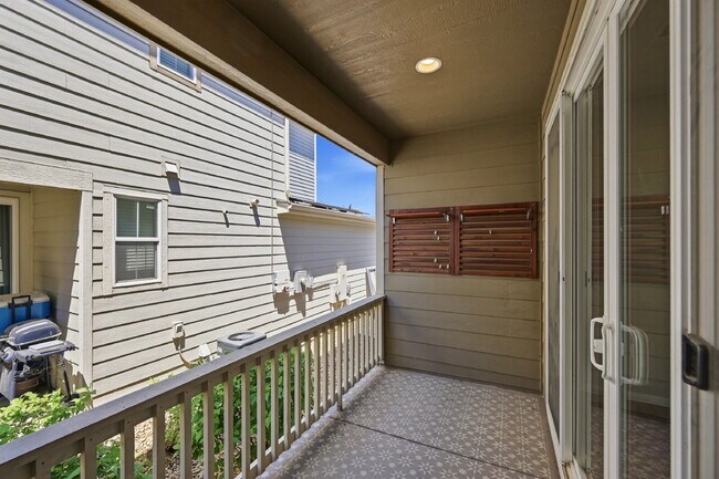 Building Photo - $2,395.95, 2-bed, 2.5-bath with a washer and dryer in unit.