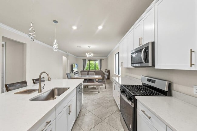 Building Photo - 4762 Roldan Ct