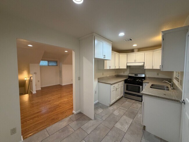 Building Photo - 1630Lynd