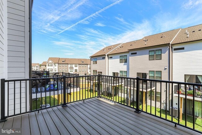 Building Photo - 385 Ensemble Wy
