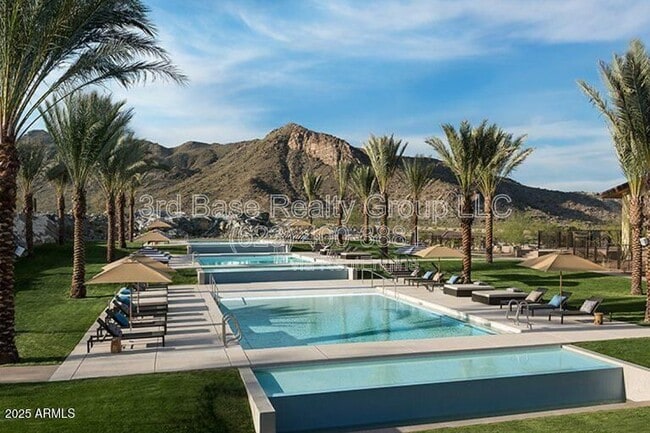 Building Photo - 20363 W Sells Dr