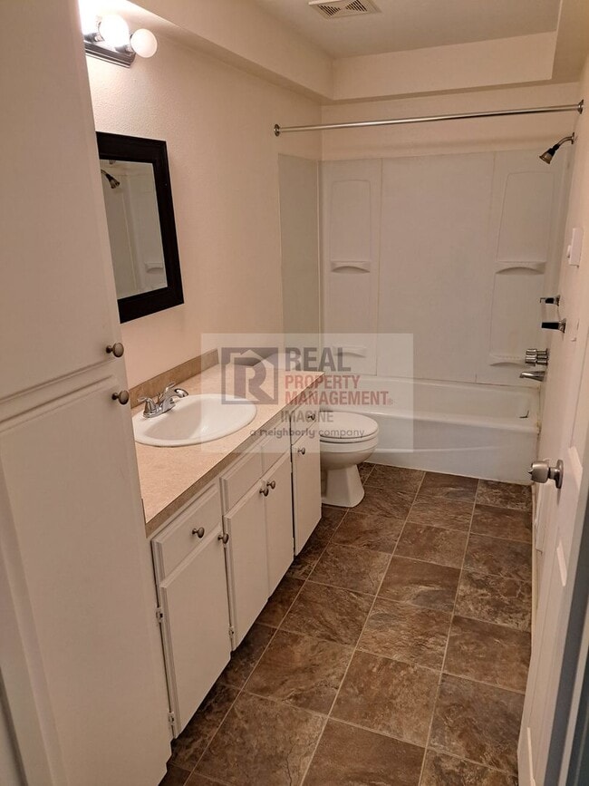 Building Photo - Check Out This Wonderful 2 bedroom, 2 bath...