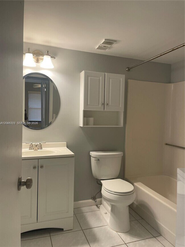 Building Photo - 7250 Golf Colony Ct