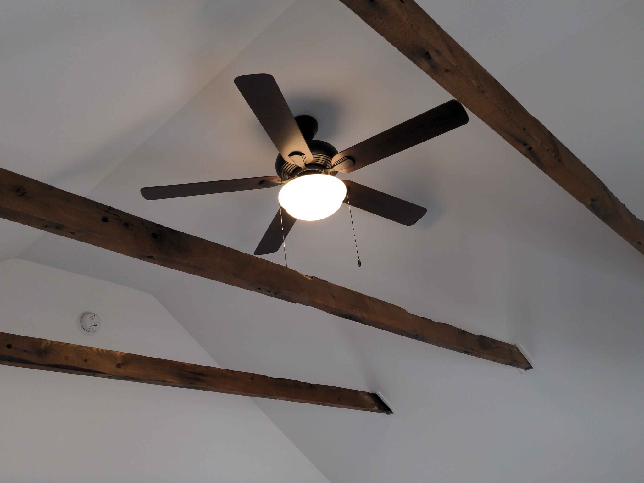 Style G1: 2 bedrooms / 1 bath, historic renovation, exposed beams and vaulted ceilings - 21 Depot St