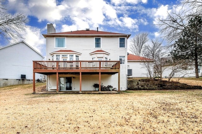 Building Photo - Spacious Parkway South Home with Walk-Out Basement & Large Backyard