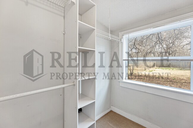 Building Photo - 122 Gordon S