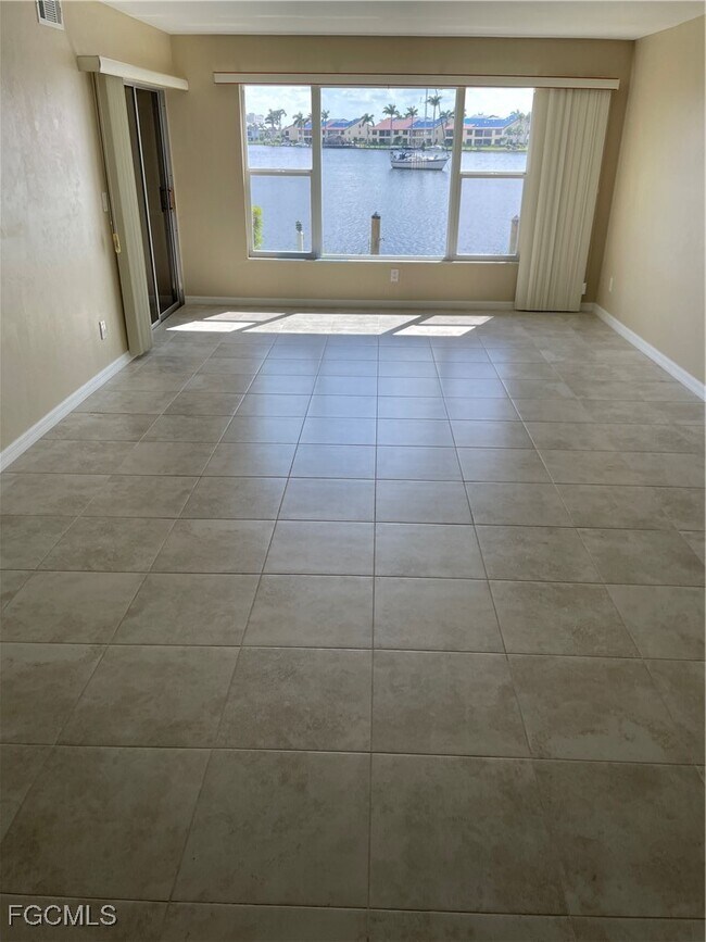 Building Photo - 408 Tudor Dr