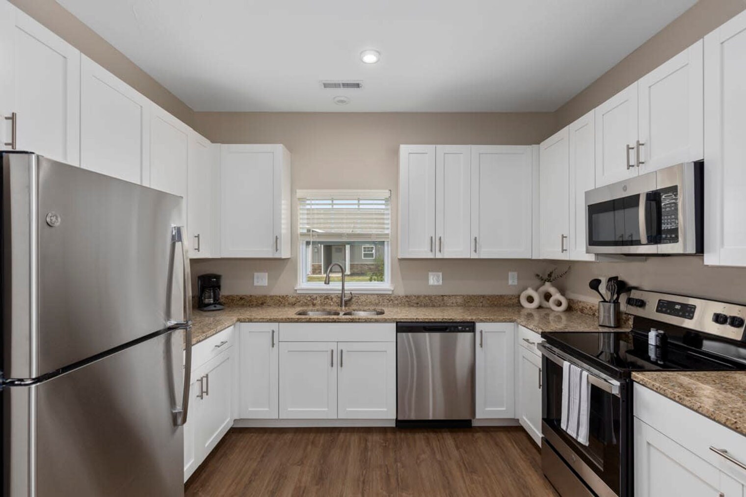 Building Photo - 5840 Fox Grape Ave