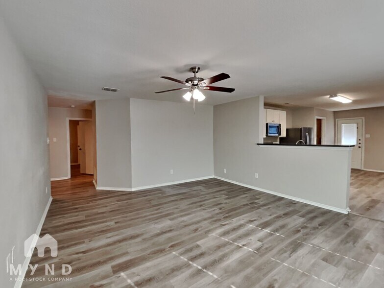 Building Photo - 1157 Boxwood Dr