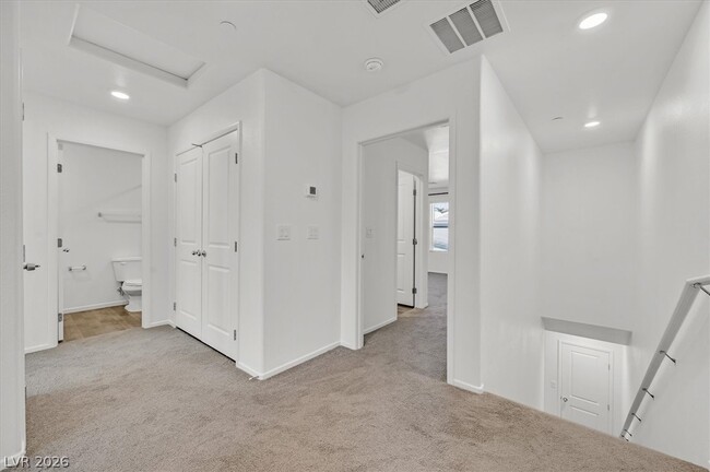 Building Photo - 7484 Mountain Ledge St