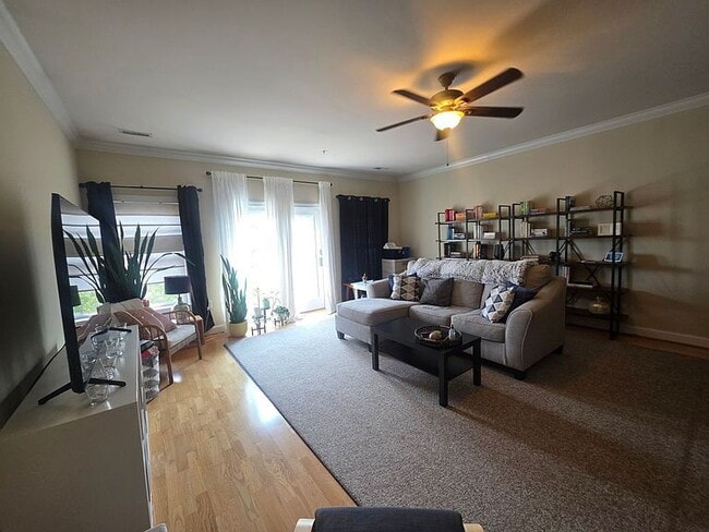 Building Photo - "Charming 2-Bed, 2-Bath Spacious Retreat in Norfolk - 1,500 Sq Ft of Modern Comfort!"