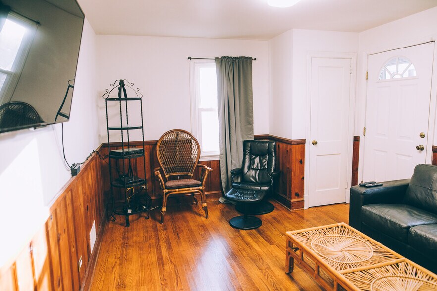 Building Photo - 1111 Rayon St