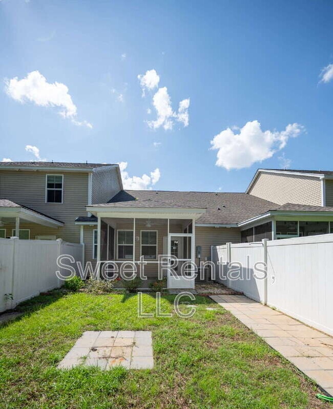 Building Photo - 7801 Montview Rd