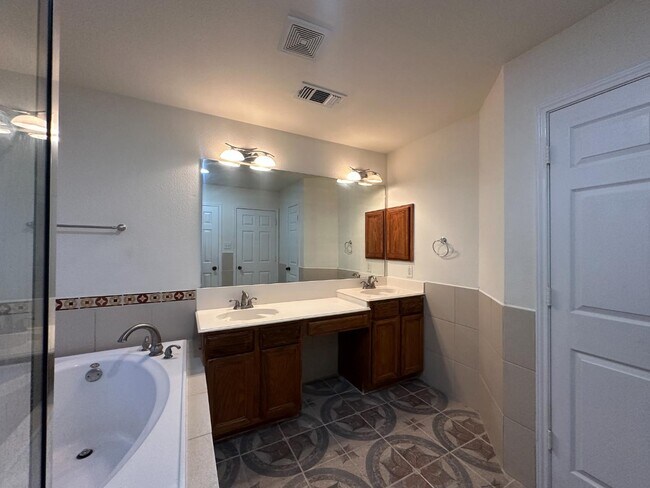 Building Photo - 12360 Hart Crest