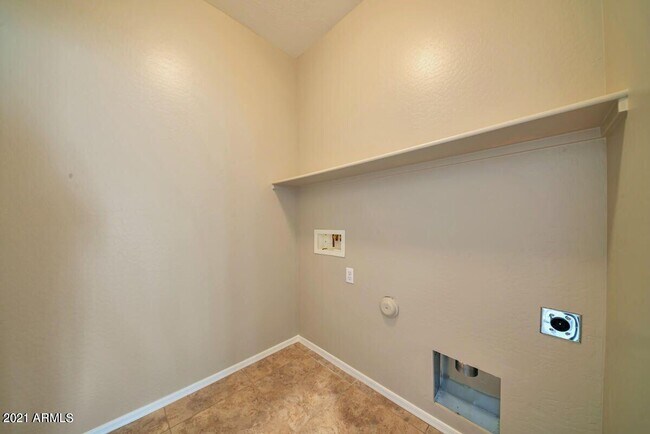 Building Photo - 4063 E Cherry Hills Dr
