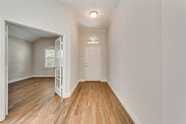 Building Photo - 10733 Vista Heights Blvd