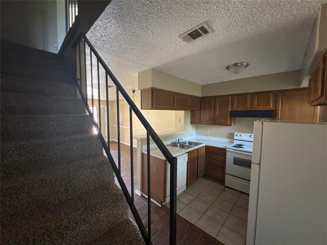Building Photo - 2243 Aspen Dr