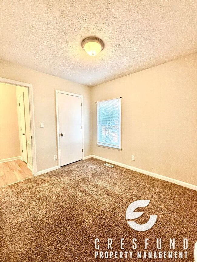 Building Photo - Coziest 3 Bed, 2 Bath - 15 MINUTES FROM YA...