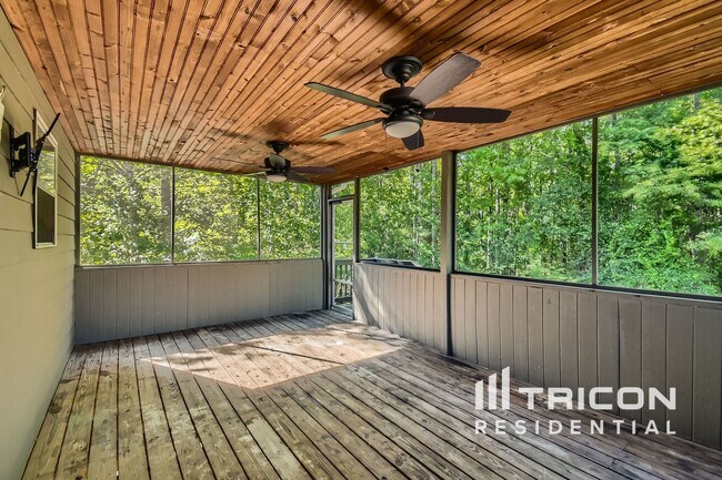 Building Photo - 2604 Larson Terrace