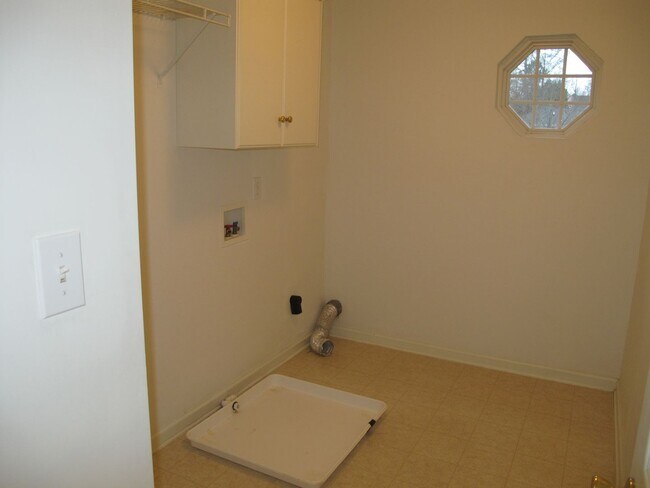 Building Photo - Spacious home in nice Evans neighborhood  ...