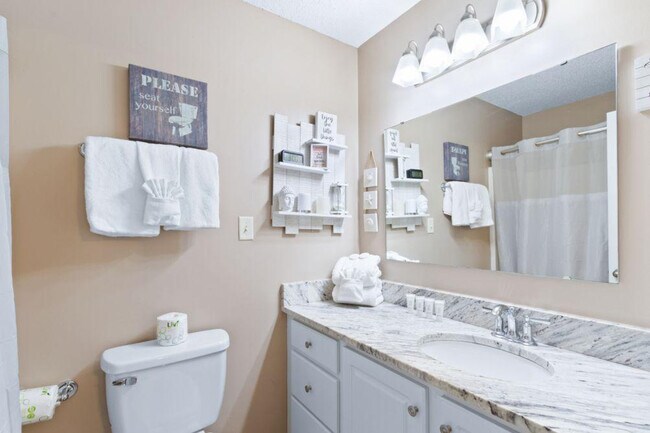 Building Photo - 1988 W Beach Blvd