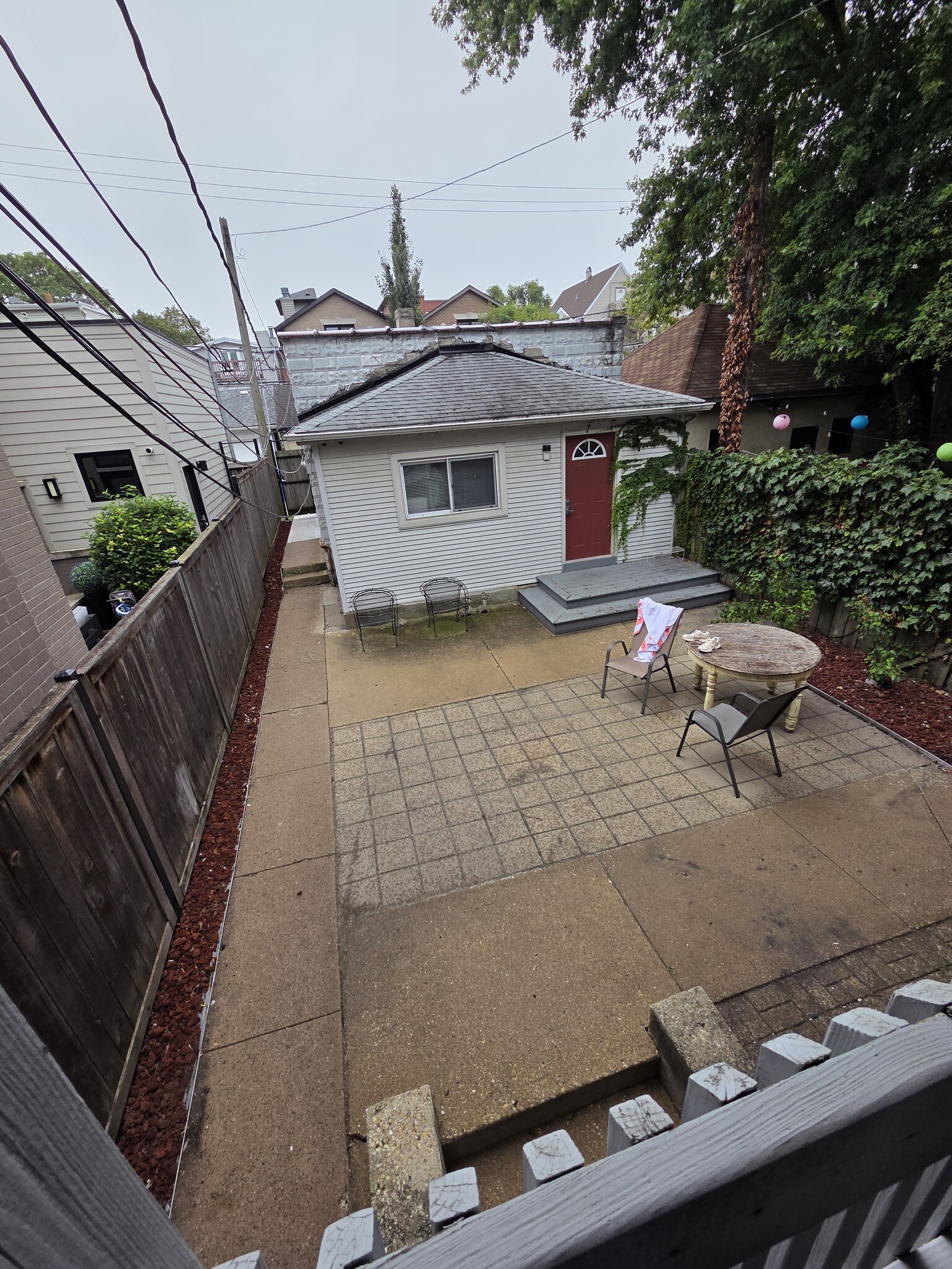Shared patio - 1229 W Wellington Ave